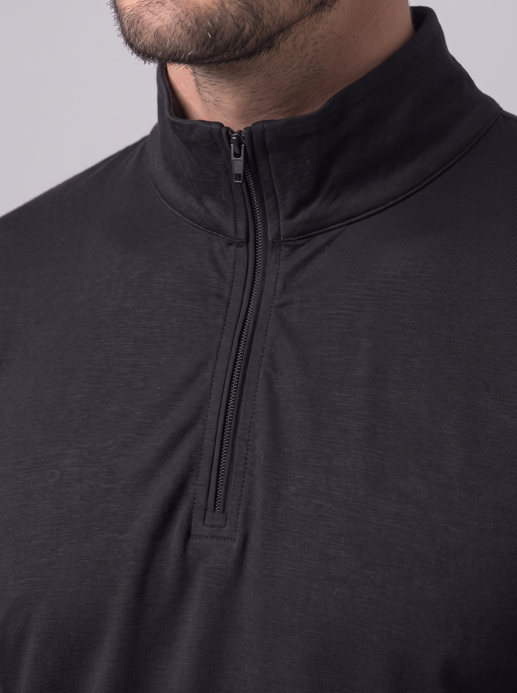 Athletic Fit Quarter Zip aus Lyocell – Schwarz