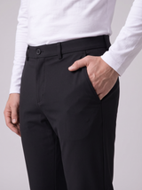 Regular Fit Hose mit 4-Way-Stretch – Schwarz