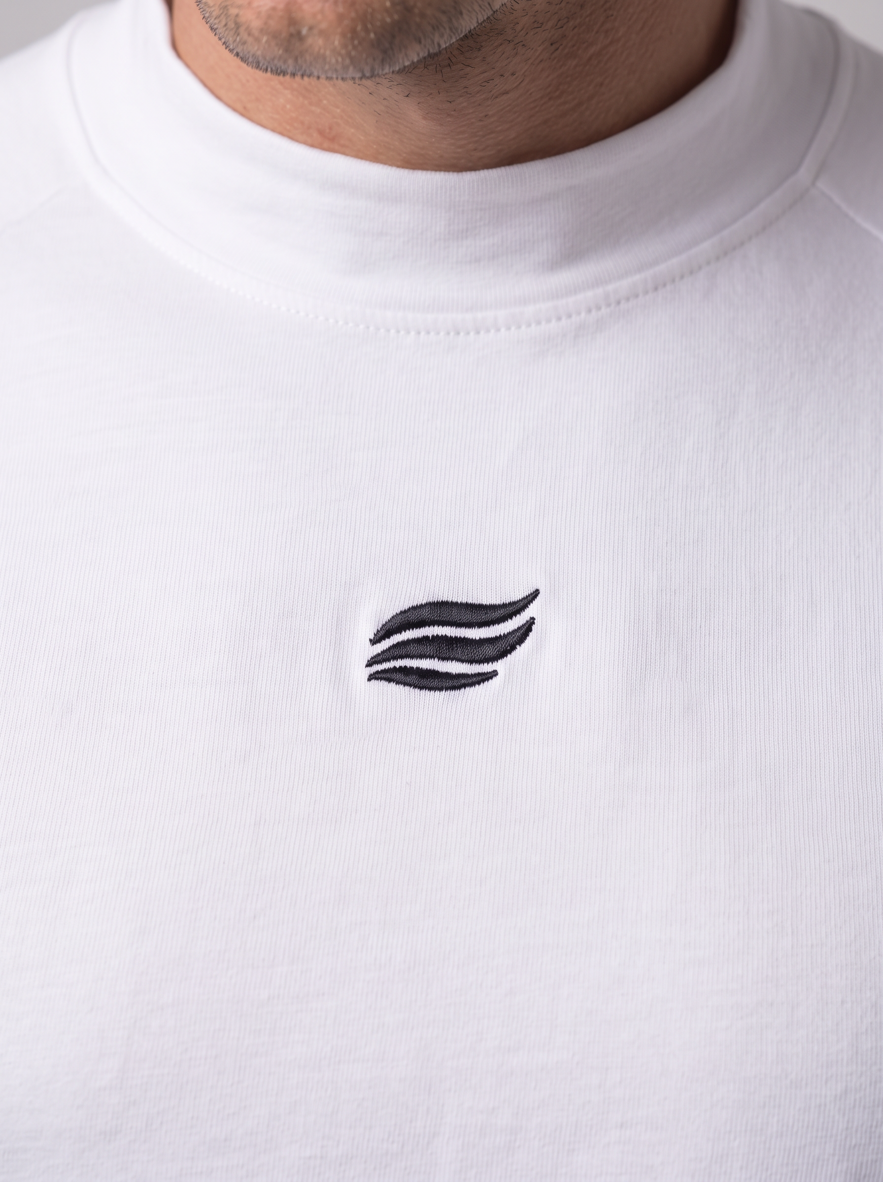 Slim Fit Longsleeve with Stand-up Collar – White